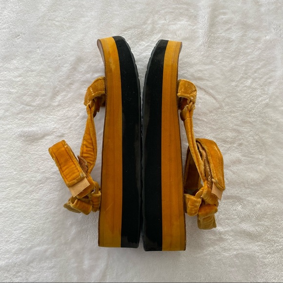 Teva Flatform Universal Velvet Sandals - Picture 8 of 11